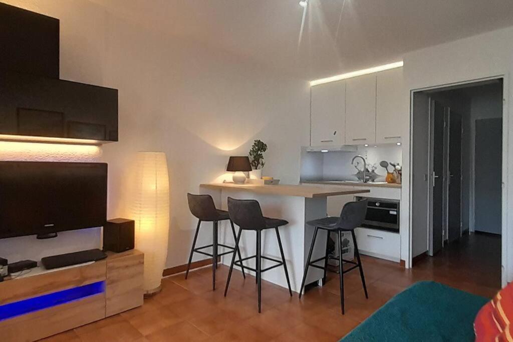 Studio 4 Pers Coeur Du Lavandou 5Mn A Pied Des Plages Le Lavandou Bagian luar foto